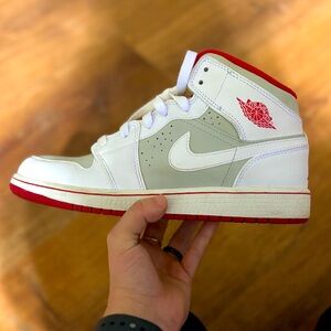 Air Jordan 1 Mid 'Hare'